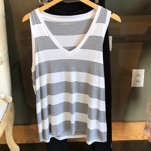 Beyond Yoga Simple V Neck